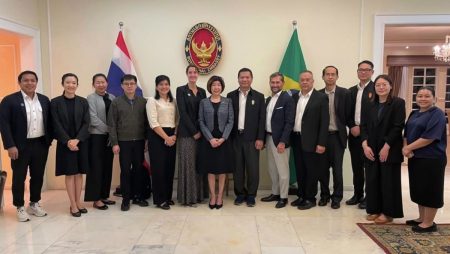 Embaixadora da Tailândia no Brasil oferece jantar em homenagem a delegação tailandesa em Brasília