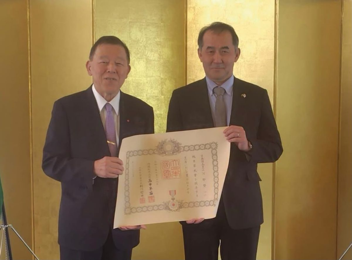 Kenji Kawano recebe uma das mais altas condecorações do Japão por fortalecer laços entre Brasil e Japão