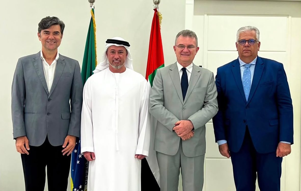 Embaixador dos Emirados Árabes Unidos fortalece cooperação acadêmica e cultural com representantes brasileiros