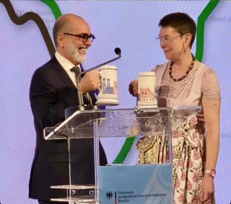 Patricia Flor estreia agenda oficial no Brasil com celebração do Dia da Unidade Alemã