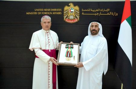Presidente dos Emirados concede Ordem Zayed II de Primeira Classe ao embaixador da Santa Sé