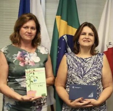 Embaixadora da República Tcheca recebe Grande Medalha Juscelino Kubitschek em Minas Gerais