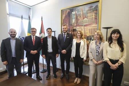 Prefeito Eduardo Pimentel fortalece parceria com embaixada polonesa no Brasil