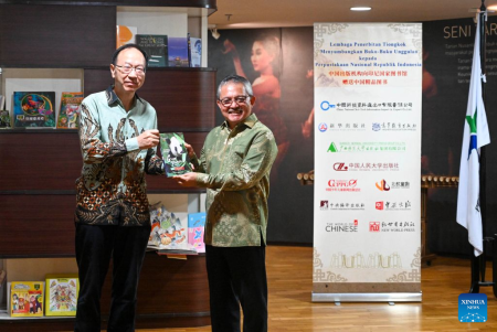 Biblioteca Nacional da Indonésia recebe doação de livros de editoras chinesas