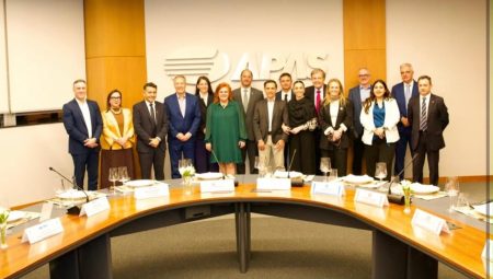 Embaixador do Chile cumpre agenda em São Paulo e fortalece relações comerciais com o varejo brasileiro